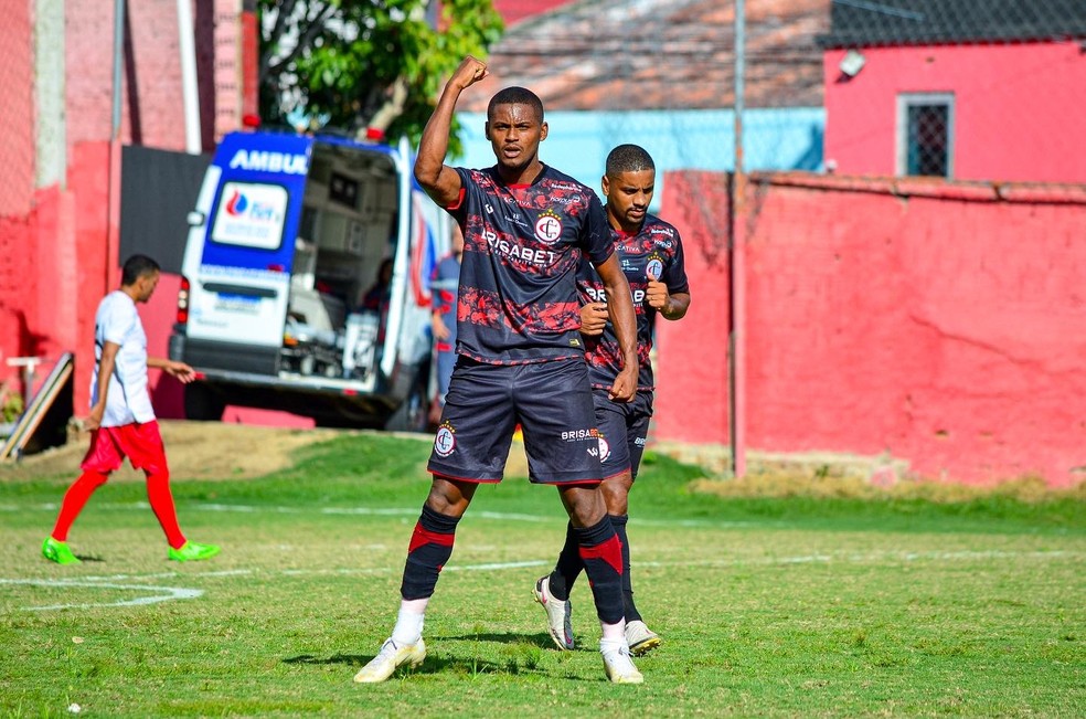 Daniel Passira foi o autor do gol da vitória — Foto: Estefinho / Campinense