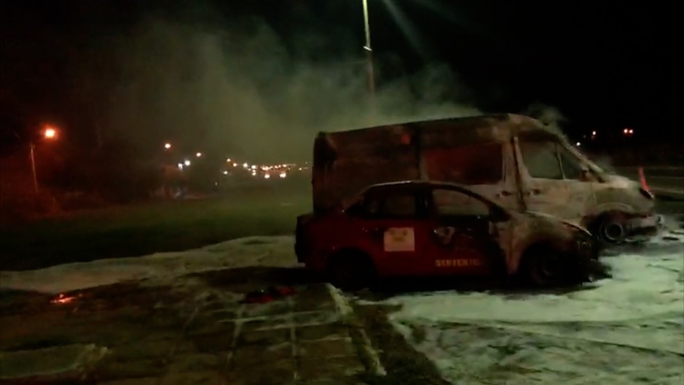 Viaturas foram incendiadas em Mossoró (Foto: Divulgação/PM )