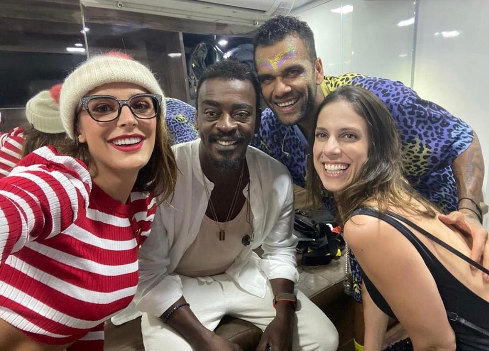 Bloco do Good Crazy: Daniel Alves, do São Paulo, comanda folia com Seu Jorge em Carnaval de SP