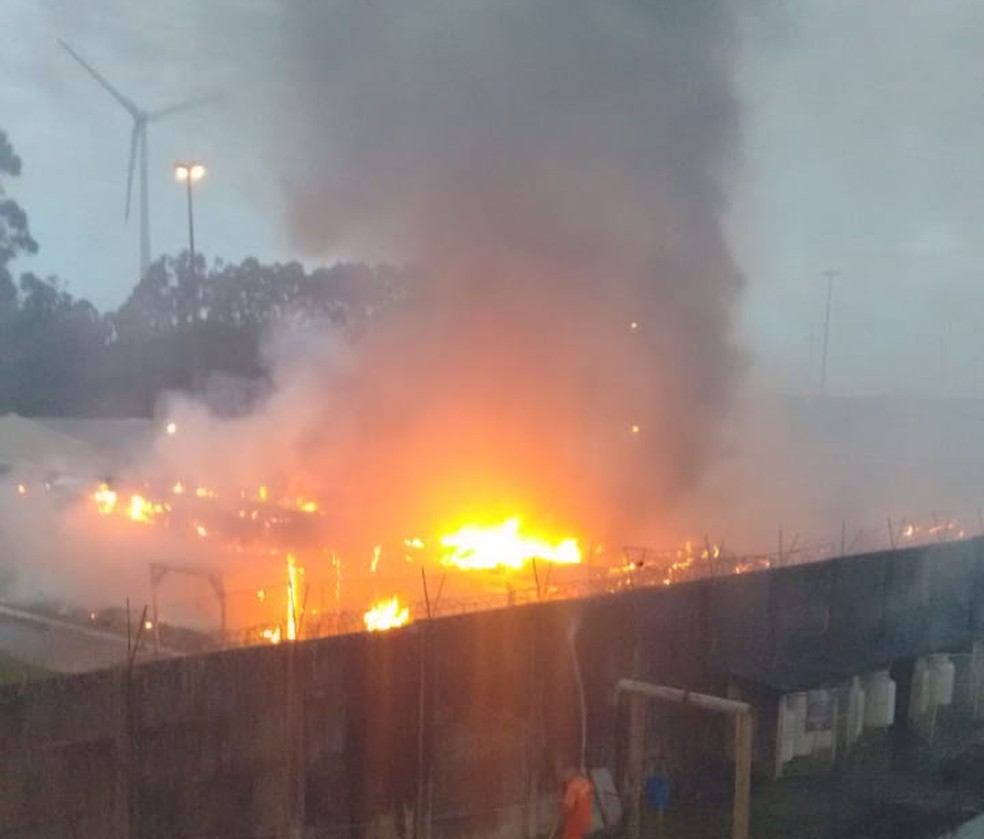 IncÃªndio atingiu a PenitenciÃ¡ria Modulada de OsÃ³rio, no Litoral Norte do Rio Grande do Sul, nesta segunda-feira (4) (Foto: Susepe/divulgaÃ§Ã£o)