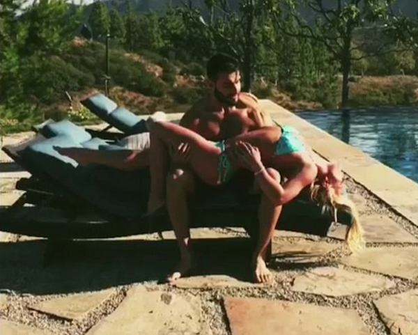 A cantora Britney Spears com o namorado, o modelo e dançarino Sam Asghari (Foto: Instagram)