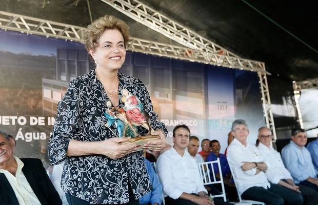 Dilma visita estação de bombeamento do Rio São Francisco (Foto: Roberto Stuckert Filho/PR)