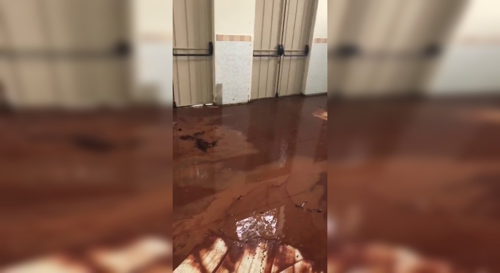 Salão de festas de Igreja em Laranjal Paulista fica alagado.  — Foto: Redes sociais