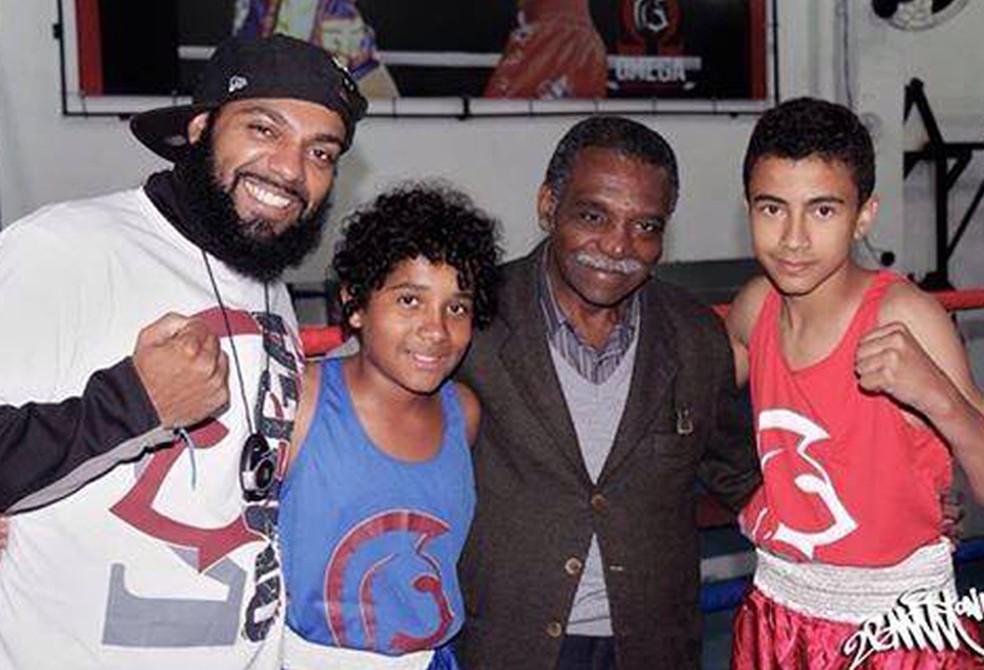 Servílio de Oliveira (o terceiro da esquerda para direita) — Foto: Arquivo Pessoal