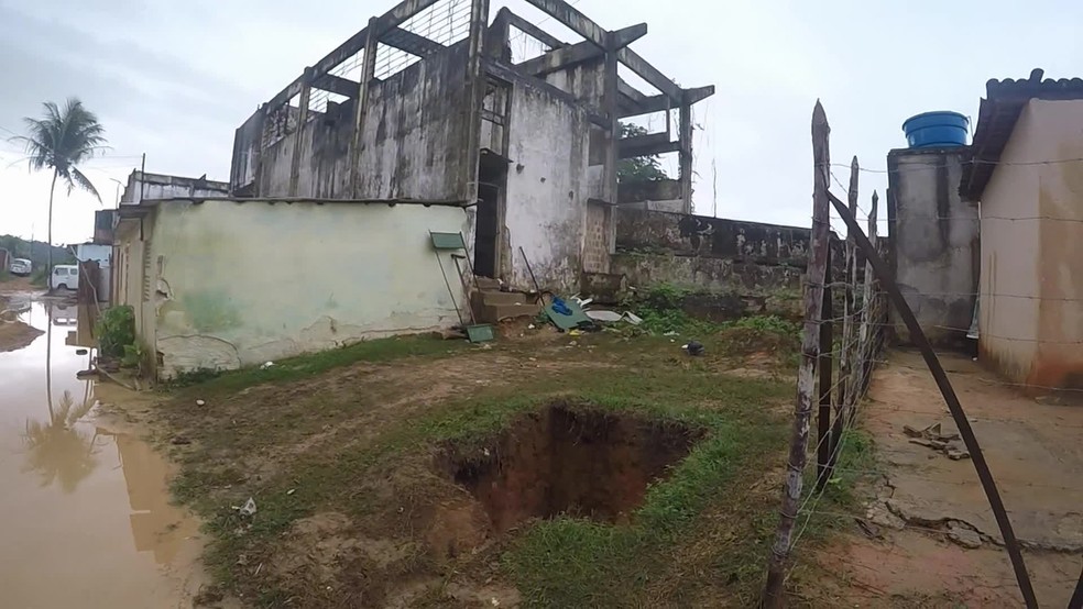 Homens foram assassinados em Jaboatão dos Guararapes, diz polícia — Foto: Reprodução/TV Globo