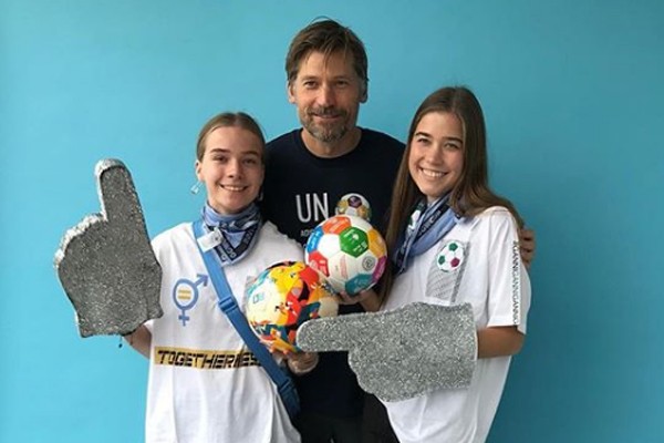 Nikolaj Coster-Waldau com suas filhas (Foto: Reprodução / Instagram)