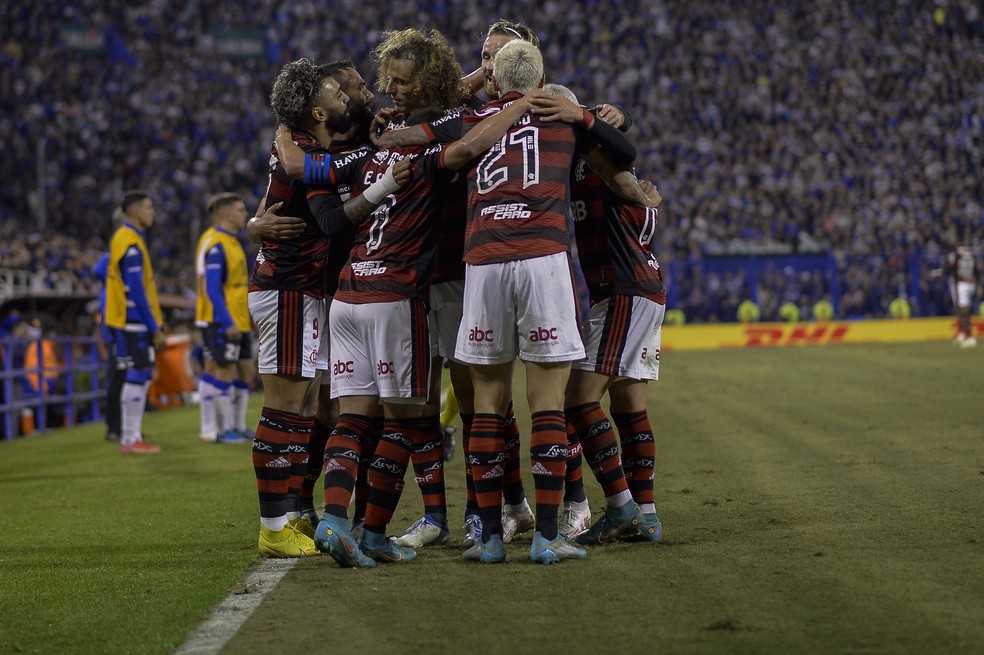 Abraço coletivo mostra o que foi o Flamengo no José Amalfitani — Foto: Marcelo Cortes/Flamengo
