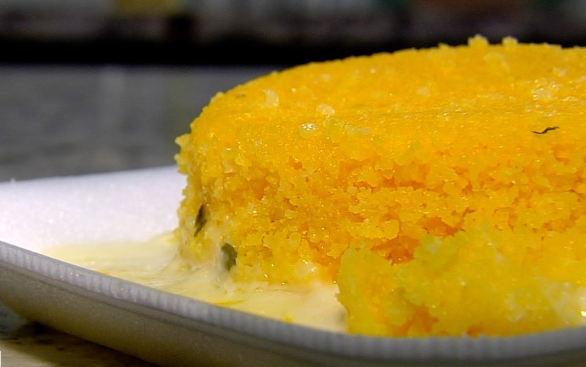 Aprenda receita de cuscuz recheado com queijo e requeijão, no 'Prato do