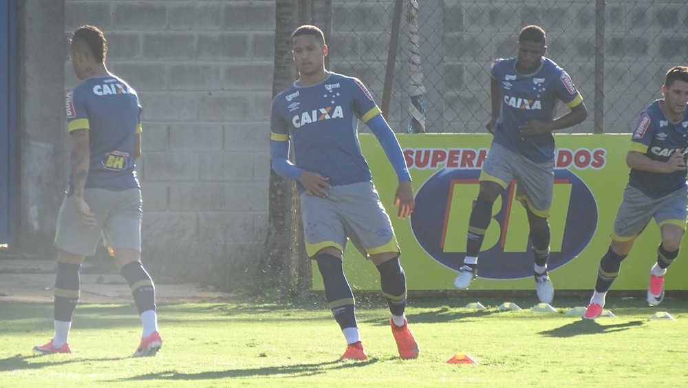 Titular de Mano, Léo terá jogo de risco contra o Bahia; entenda