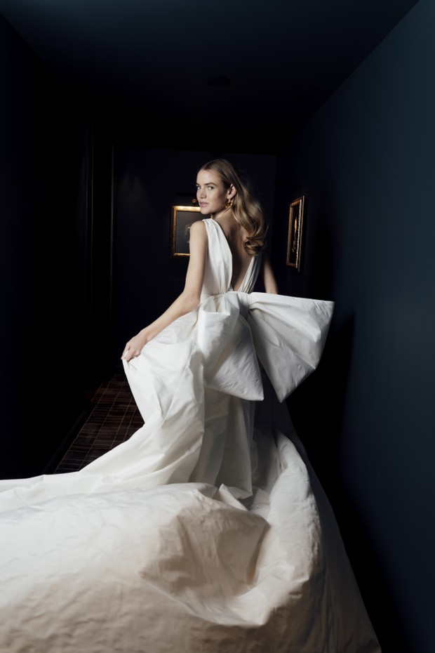 Tendências para noivas 2022: 9 ideias de vestidos com laços (Foto: ImaxTree)