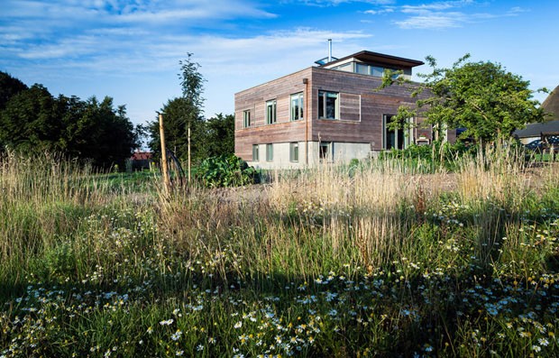 Casa de fazenda na Inglaterra tem arquitetura moderna  (Foto: David Butler / Divulgação)