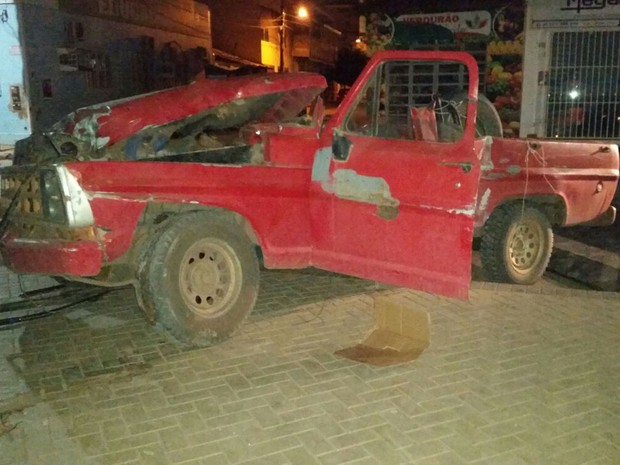 Carga de 780 kg estava na caminhonete, segundo polícia. (Foto: Jadiel Luiz/Blog Vilares)
