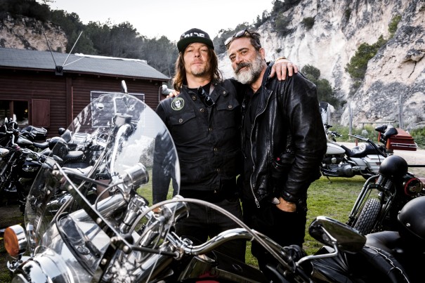 Norman Reedus e Jeffrey Dean Morgan no programa ‘Ride With Norman Reedus’ (Foto: Divulgação)