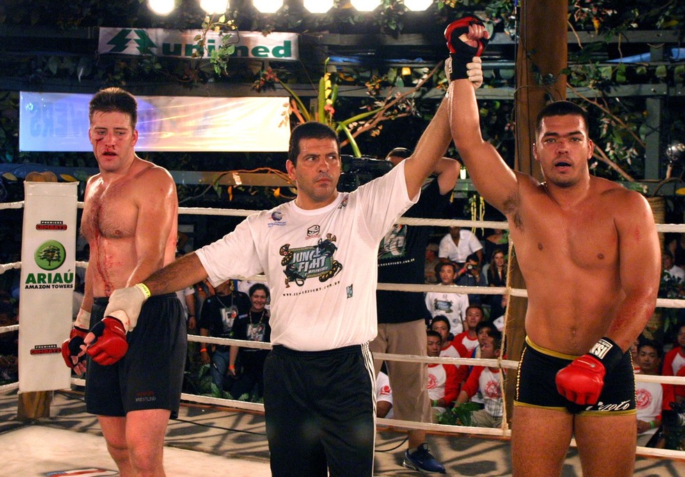 Lyoto Machida vence Stephan Bonnar em sua segunda luta no MMA  Foto: Marcelo Alonso