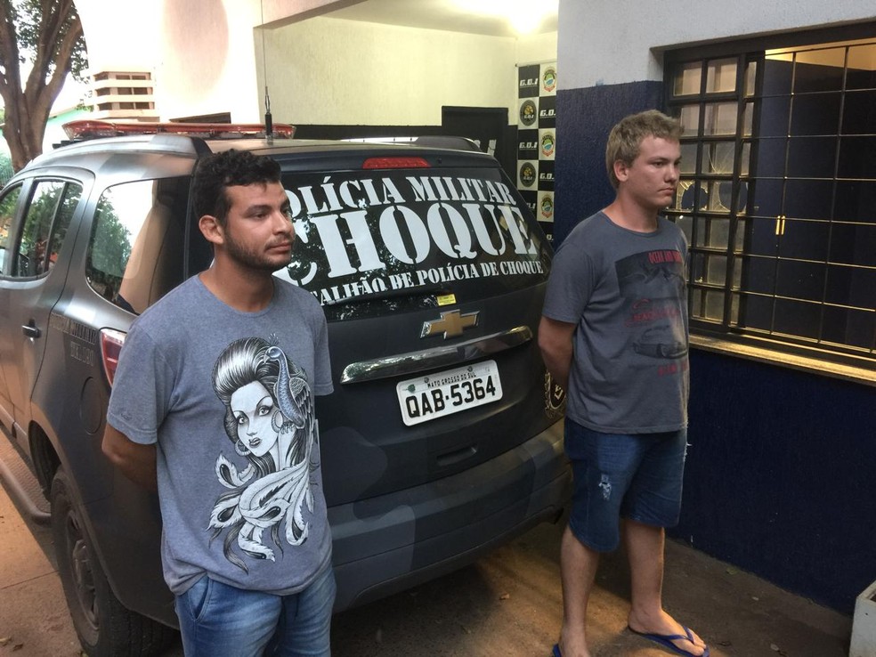Jovens emprestaram carro para traficantes em troco de porção de cocaína (Foto: Ricardo Mello/TV Morena)