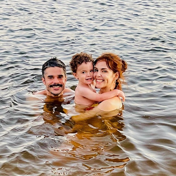 Titi Müller e Gentil Nascimento curtem Bahia com Benjamin (Foto: Reprodução/Instagram)