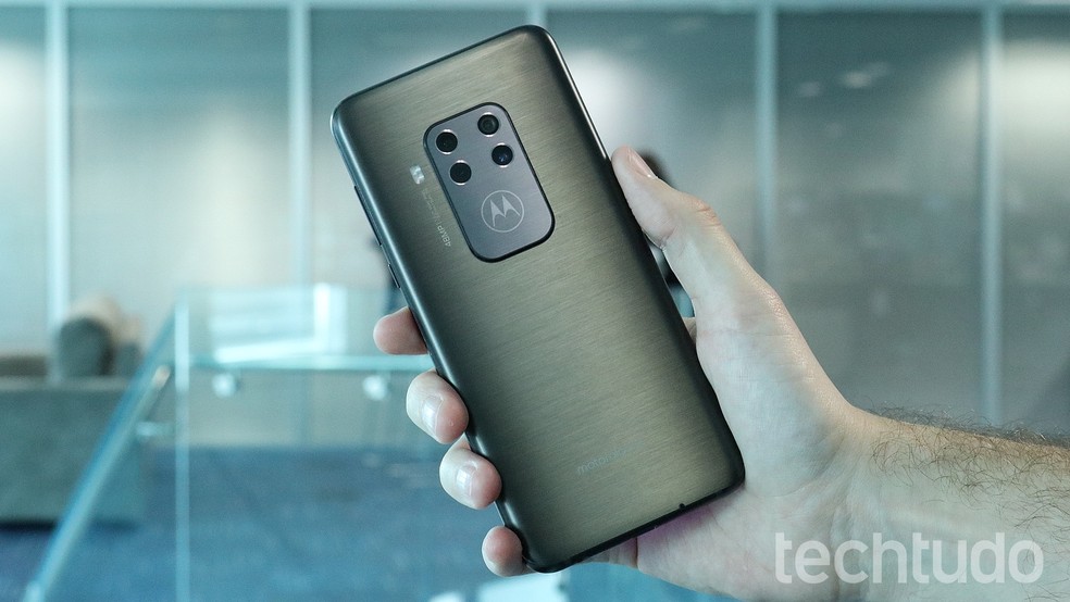 motorola a70