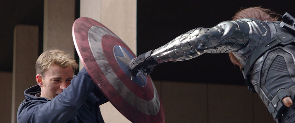 Chris Evans e Sebastian Stan em cena de 'Capitão América 2: O Soldado Invernal' — Foto: Divulgação