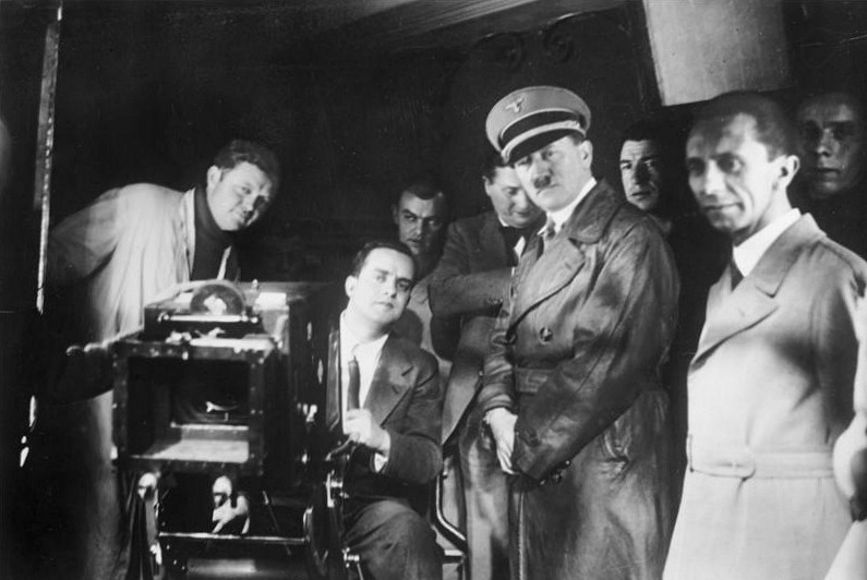 Hitler e Joseph Goebbels (à direita) utilizaram a indústria cinematográfica para transmitir sua propaganda (Foto: Wikimedia Commons)
