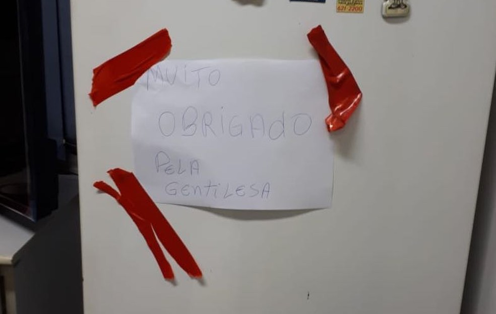 Ladres deixam bilhete aps arrombarem 2 cofres de banco em Cuiab: 'Muito obrigado pela gentileza' (Foto: Polcia Militar de MT/Divulgao)