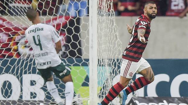 Gabigol sai para comemorar apÃ³s marcar sobre o Palmeiras