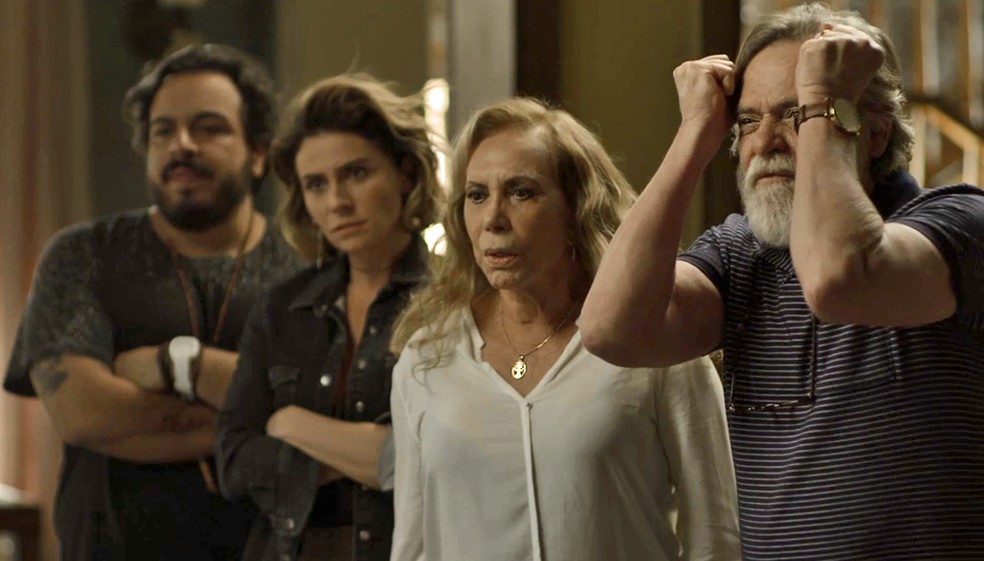Dodô fica furioso com a cara de pau da ex-nora (Foto: TV Globo)