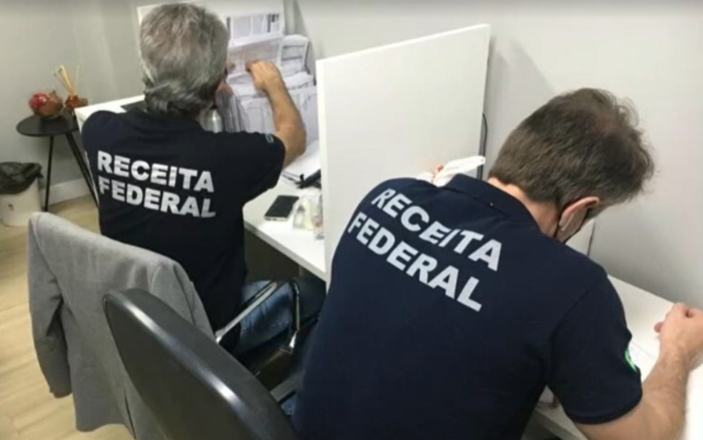 Receita Federal faz operação de combate à sonegação, lavagem de dinheiro e desvio de dinheiro público da área de saúde na BA — Foto: Reprodução/TV Bahia