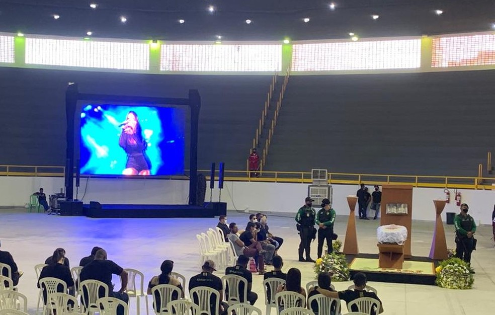 Corpo de Paulinha Abelha é velado em cerimônia aberta ao público  — Foto: Kedma Ferr/TV Sergipe