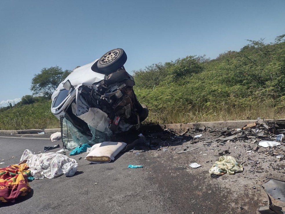 Duas pessoas morrem após acidente na BA-161, no oeste da Bahia — Foto: Redes sociais
