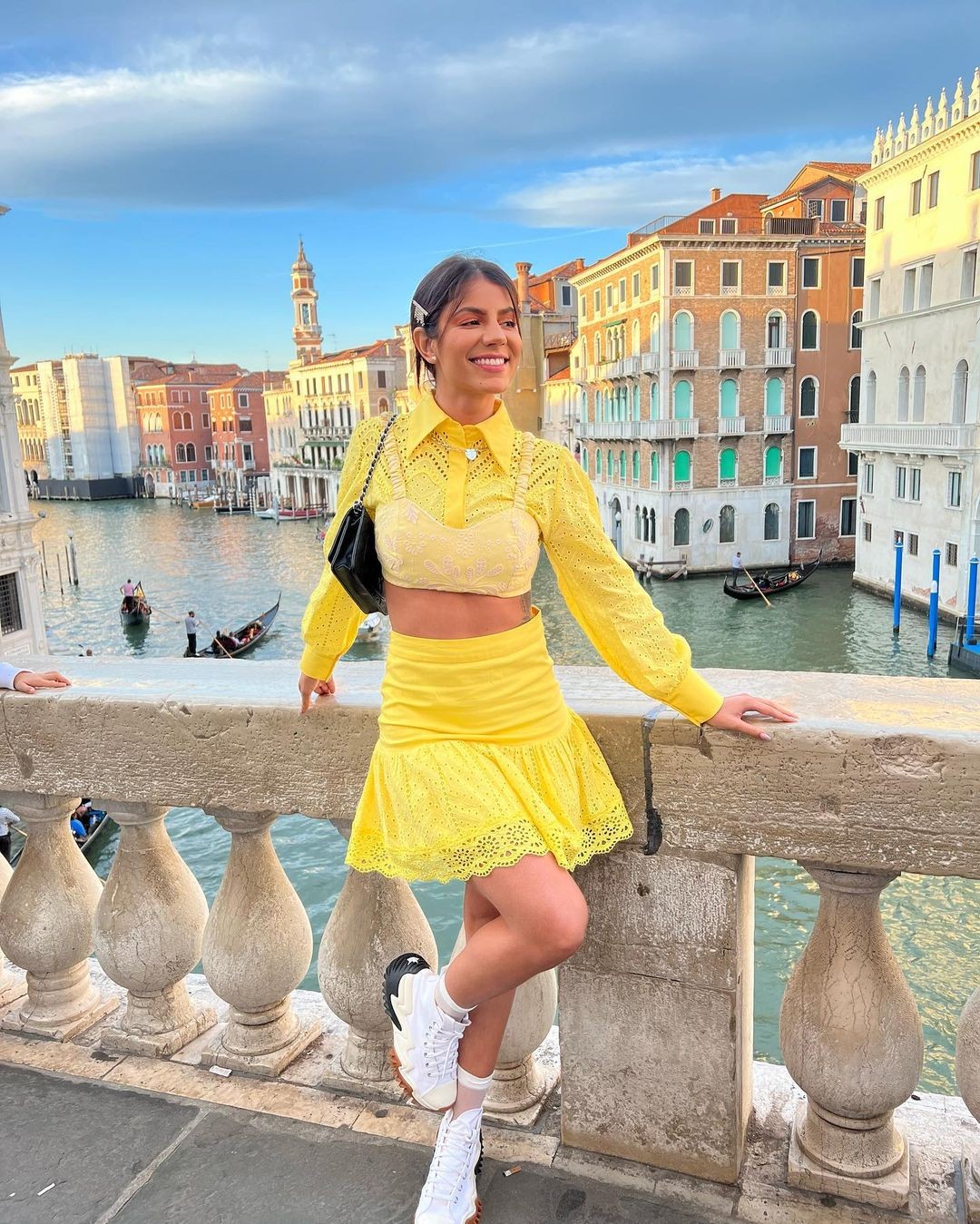 Hariany elegeu um look amarelo (Foto: Reprodução/Instagram)