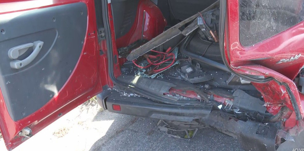 Carro de motorista que morreu atropelado na Marginal Pinheiros  — Foto: Reprodução/TV Globo