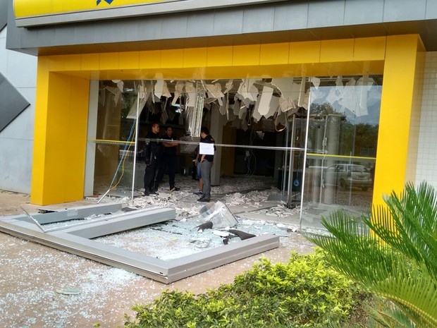 Caixas eletrônicos foram explodidos em agência do Banco do Brasil (Foto: Divulgação)