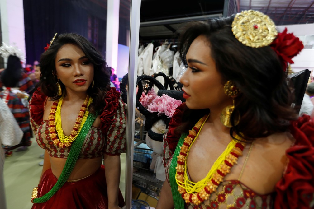 Angel Lama nos bastidores do concurso de beleza trans Miss International Queen 2019 — Foto: Jorge Silva/Reuters