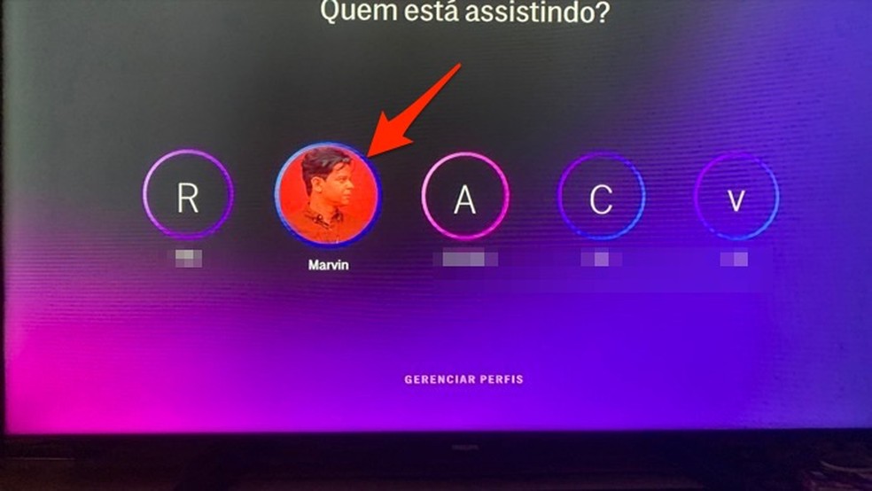 Ação para acessar um perfil de usuário do HBO Max na Apple TV — Foto: Reprodução/Marvin Costa