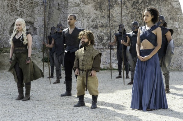 Peter Dinklage (Tyrion Lannister) e Emilia Clarke (Daenerys Targaryen) em cena de 'Game of Thrones' (Foto: Reprodução)