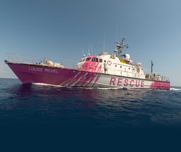 Banksy financia e insere novo trabalho em barco para resgatar refugiados no Mediterrâneo (Foto: Reprodução)