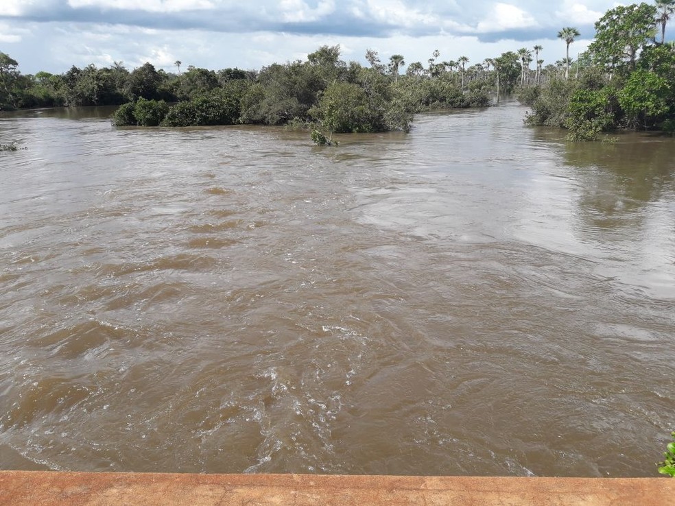 Rio Longá atingiu maior cota do ano nesta sexta-feira (Foto: Arquivo pessoal/ Apolo Araújo)