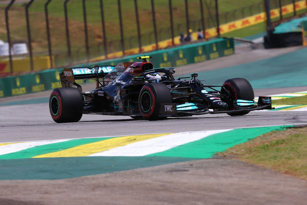 Valtteri Bottas, da Mercedes, na corrida classificatória do GP de São Paulo — Foto: Hasan Bratic/DeFodi Images via Getty Images
