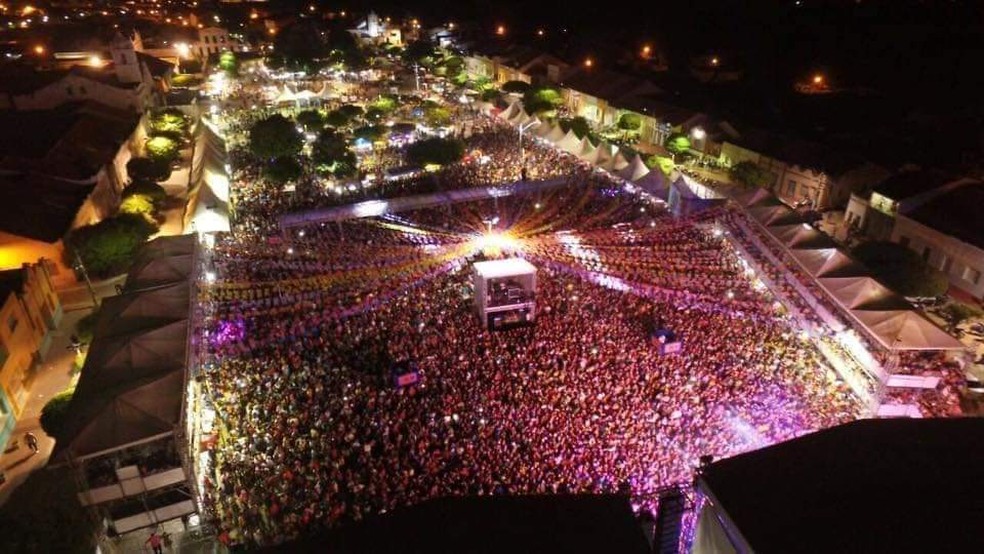 Tradicional festa reúne milhares de pessoas no Largo do Theberge, em Icó — Foto: Divulgação