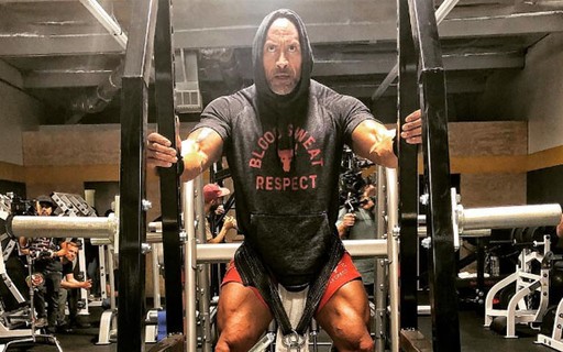 Dwayne Johnson, o The Rock, impressiona fãs com veias saltadas nas