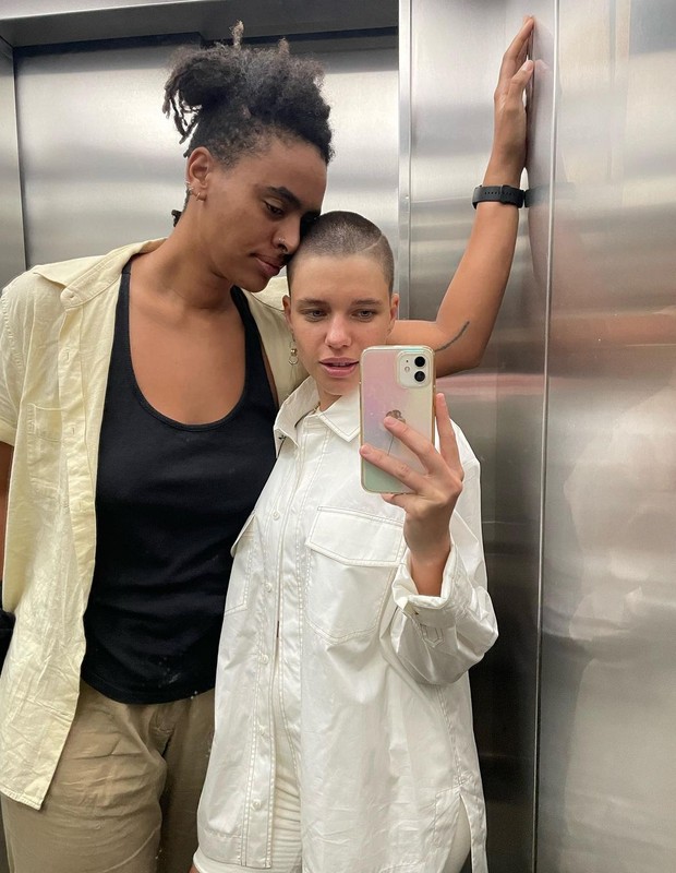 Bruna Linzmeyer e namorada, Marta Supernova  (Foto: Reprodução/Instagram)