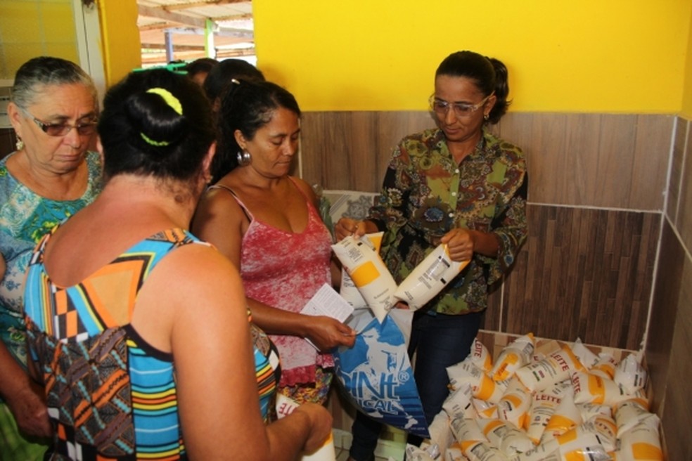 Programa do leite em Alagoas distribui produto gratuitamente para 80 mil famílias — Foto: Adailson Calheiros/Arquivo Pessoal