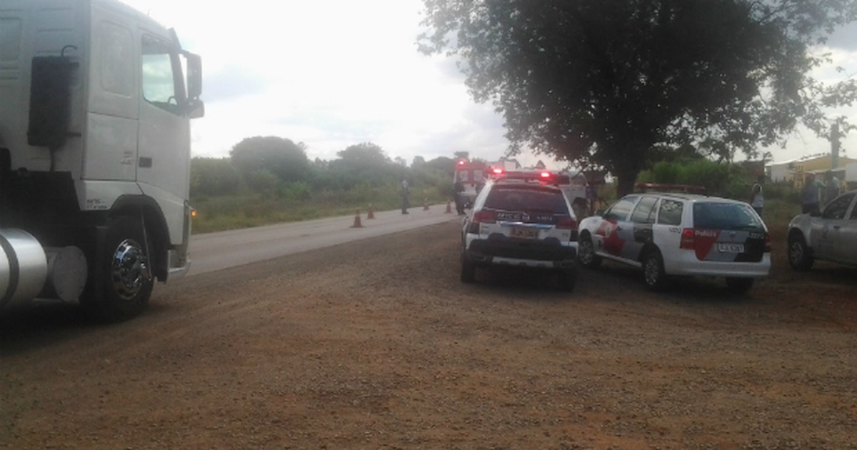 G1 Criança Morre Atropelada Por Caminhão Ao Descer De ônibus Escolar Notícias Em