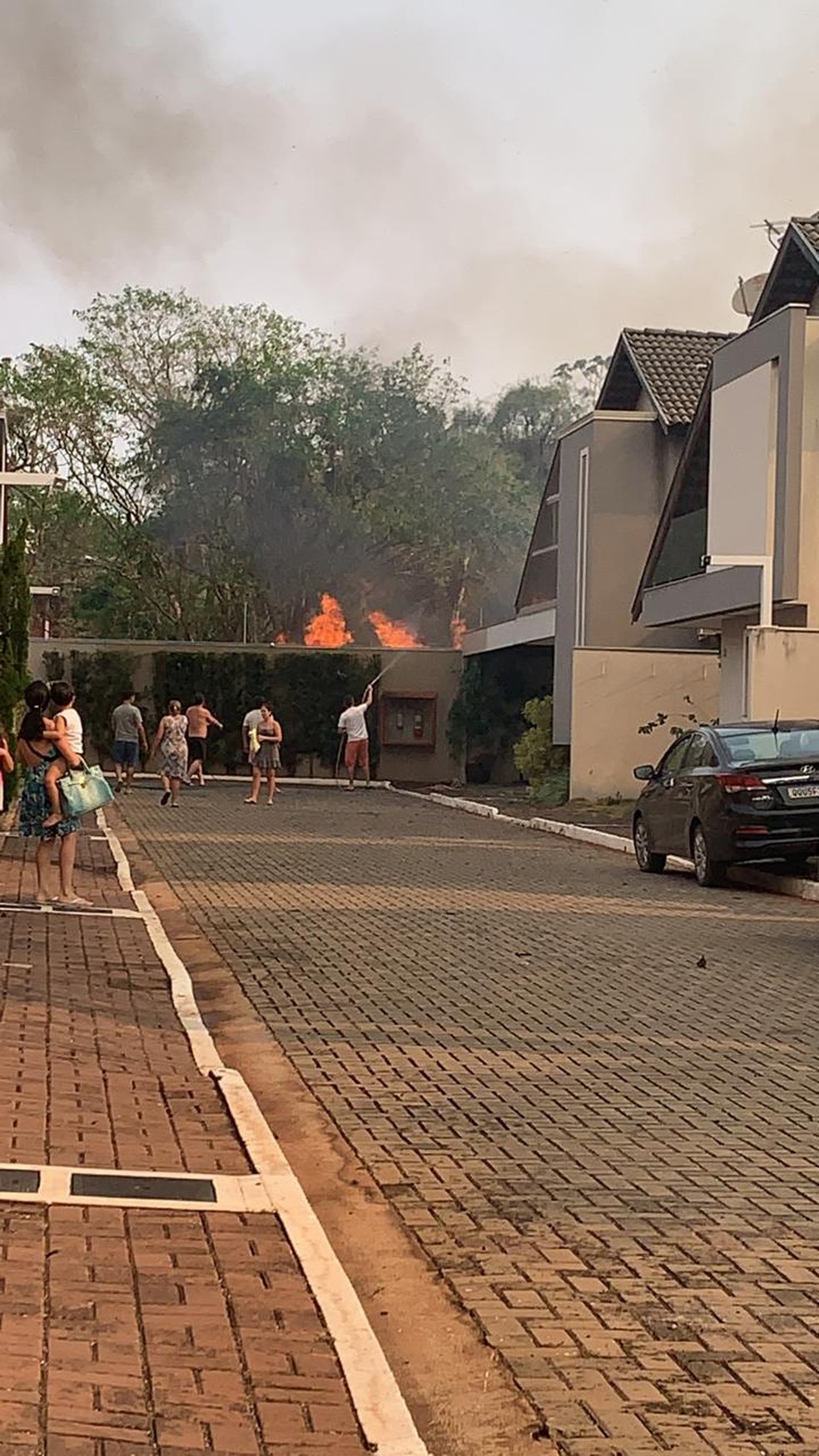 Incendio Atinge Fundos De Condominio Em Campo Grande Corpo De Bombeiros Controlou Fogo Mato Grosso Do Sul G1