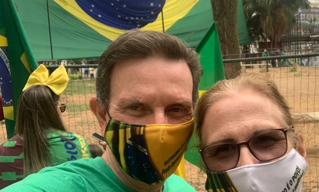 Marcelo Crivella e sua esposa em manifestação do 7 de setembro