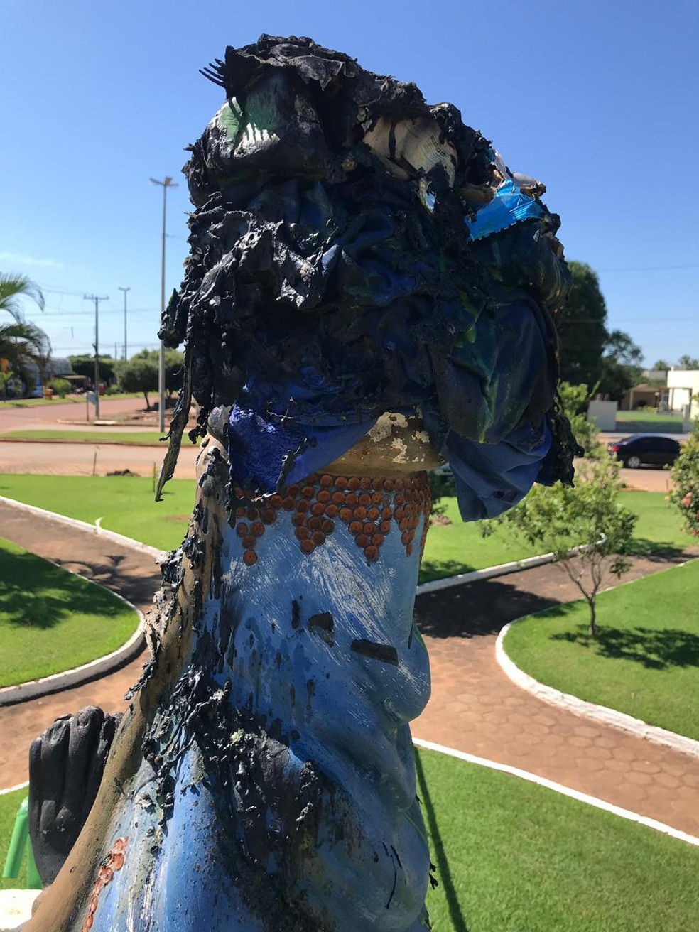 Mulher ateou fogo na imagem da padroeira do municÃ­pio â Foto: DivulgaÃ§Ã£o