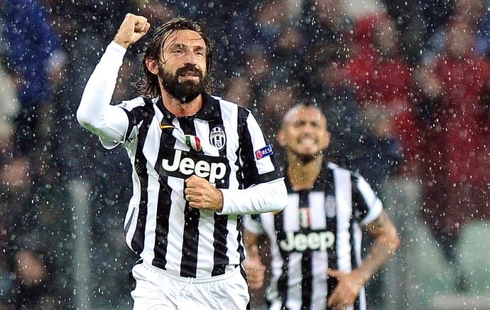Pirlo comemora gol da Juventus contra o Olympiakos (Foto: Agência Reuters)