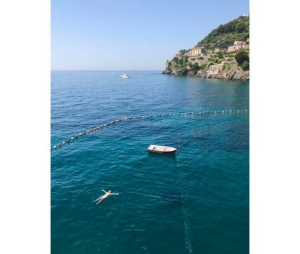 A atriz Heather Graham de férias na Itália (Foto: Instagram)