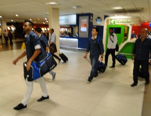 Cruzeiro tem chegada tranquila a Buenos Aires, mas perde Joel