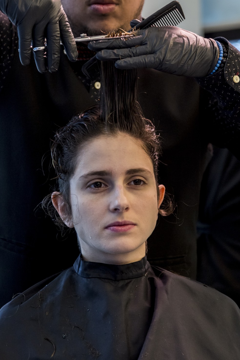 Chega de cabelos longos! Ivana decide raspar — Foto: Renan Castelo Branco/Gshow